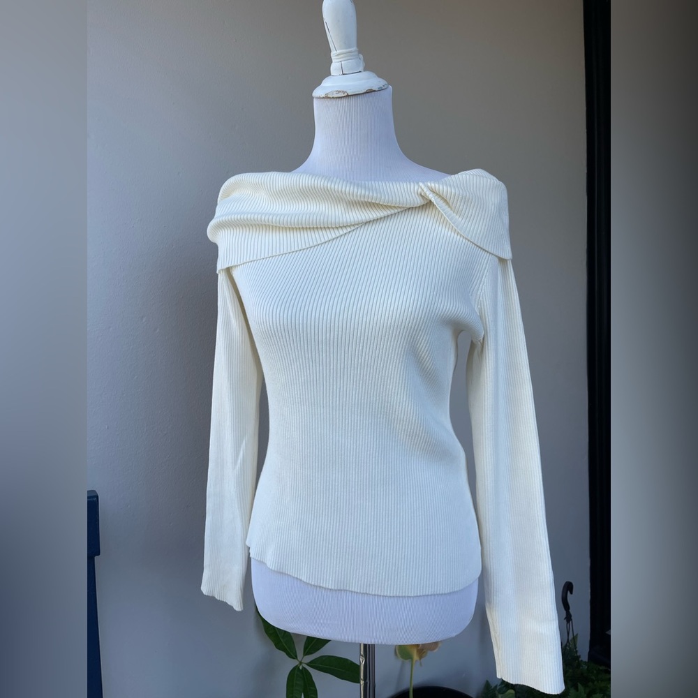 Abercrombie & Fitch Elegant Off-Shoulder Asymmetrical Sweater Top in Cream, US L